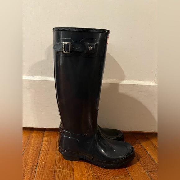 Hunter tall rain boots in navy blue - Picture 4 of 10